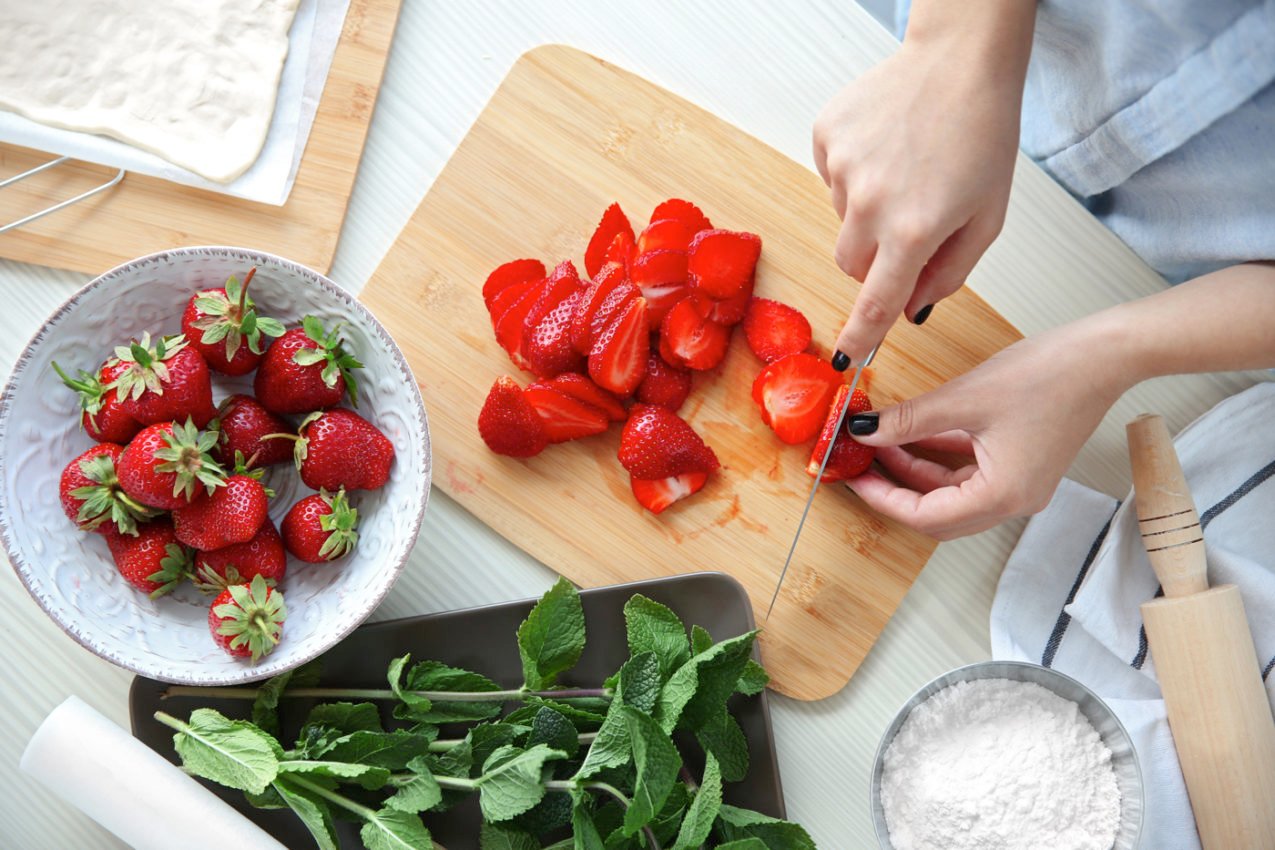 STRAWBERRY PICKING NEAR ME 13+ SENSATIONAL GEORGIA FARMS W/ THE JUICIEST BERRIES 2 Tips to keep strawberries fresh once you've picked them.
